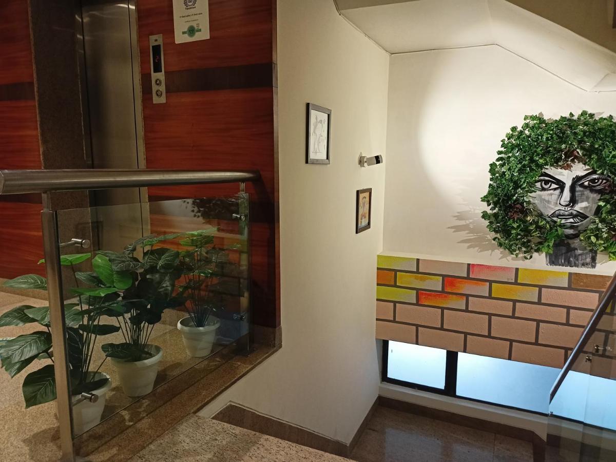 Cosy Grand, Chanakyapuri By The Cosy Hotels New Delhi Exterior foto