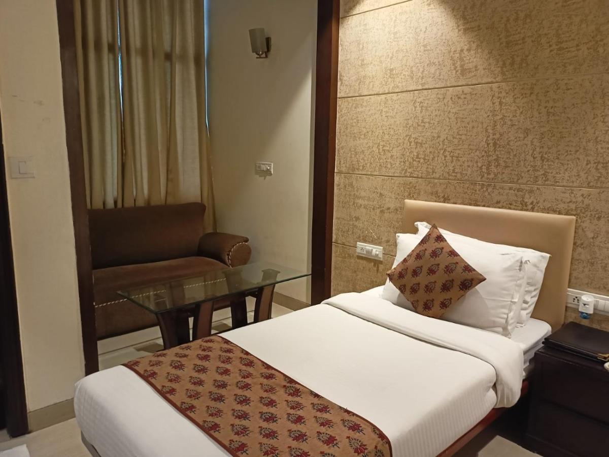 Cosy Grand, Chanakyapuri By The Cosy Hotels New Delhi Exterior foto