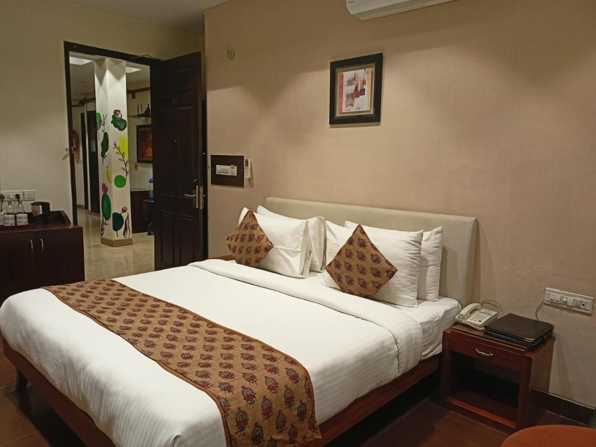 Cosy Grand, Chanakyapuri By The Cosy Hotels New Delhi Exterior foto