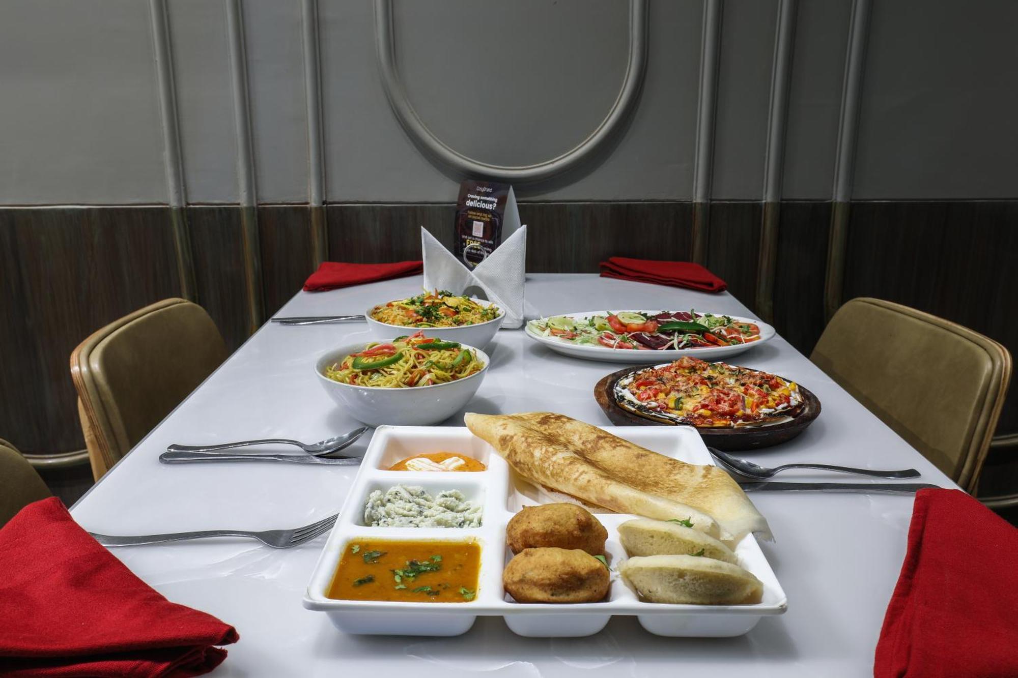 Cosy Grand, Chanakyapuri By The Cosy Hotels New Delhi Exterior foto