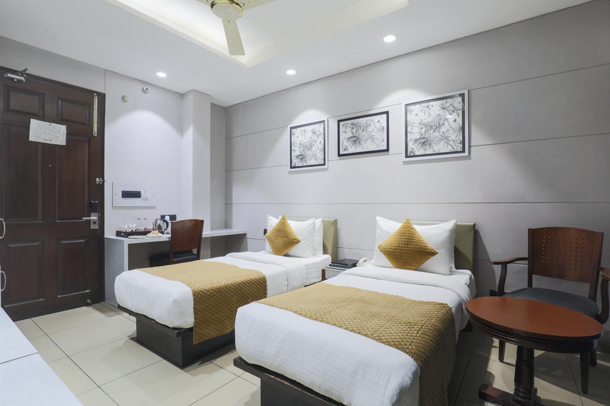 Cosy Grand, Chanakyapuri By The Cosy Hotels New Delhi Exterior foto