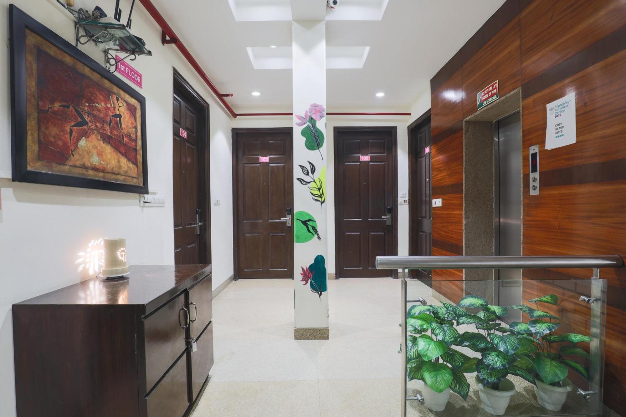Cosy Grand, Chanakyapuri By The Cosy Hotels New Delhi Exterior foto