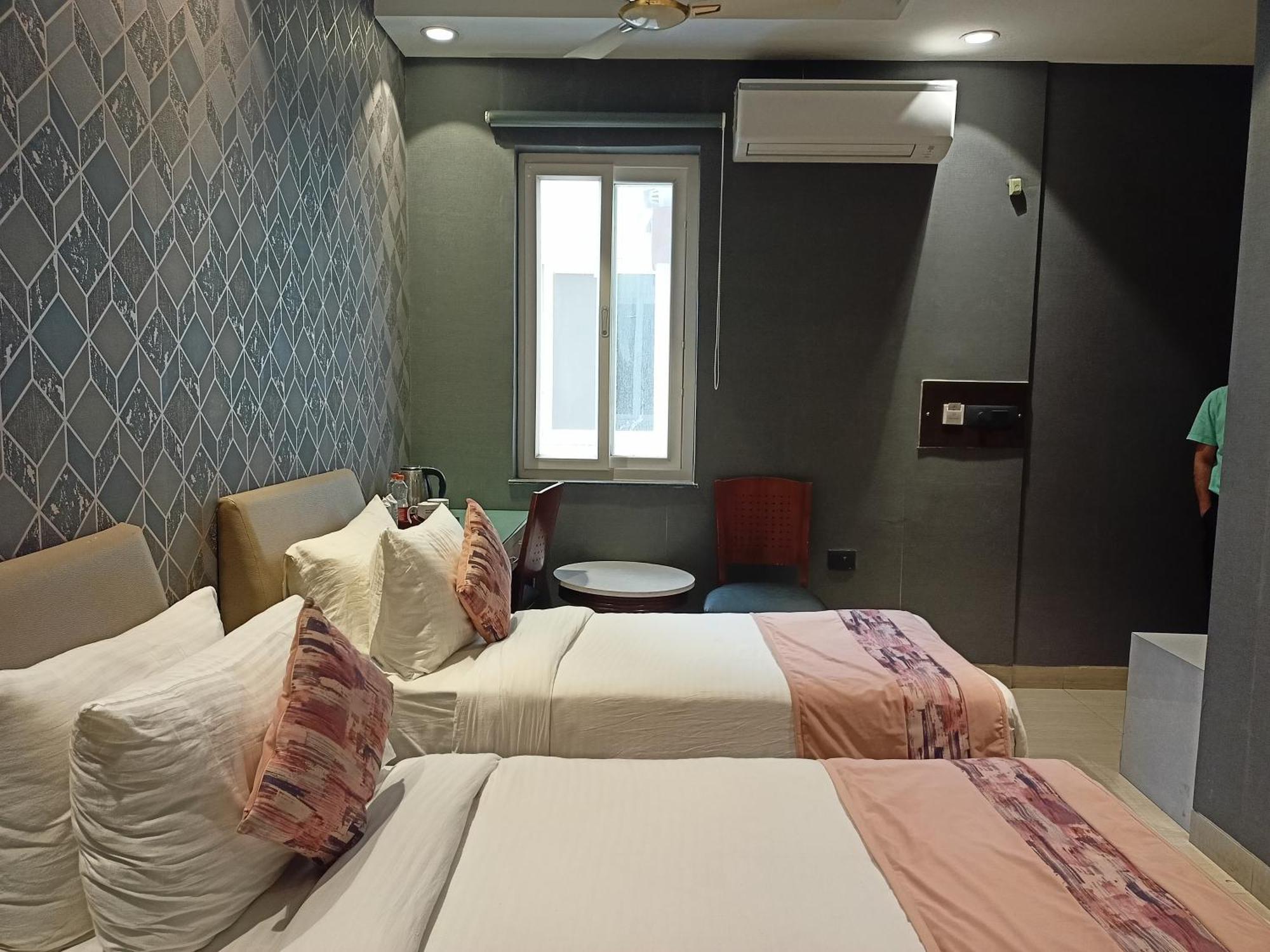 Cosy Grand, Chanakyapuri By The Cosy Hotels New Delhi Exterior foto