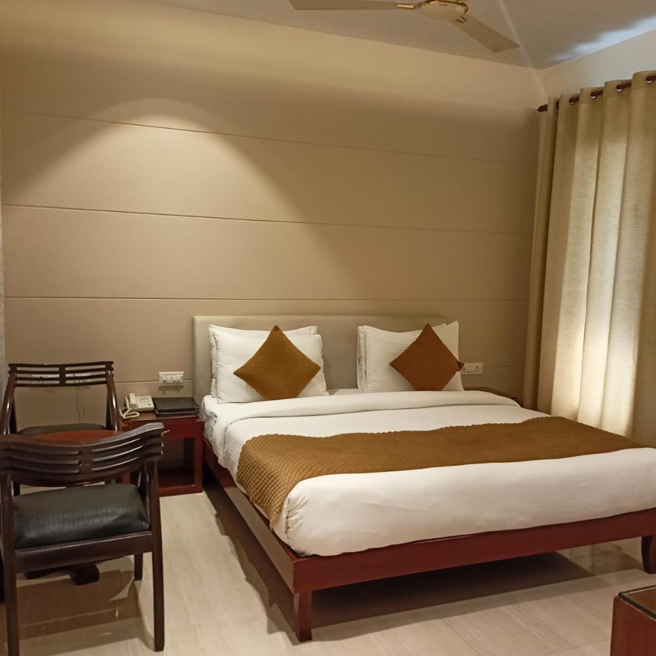 Cosy Grand, Chanakyapuri By The Cosy Hotels New Delhi Exterior foto