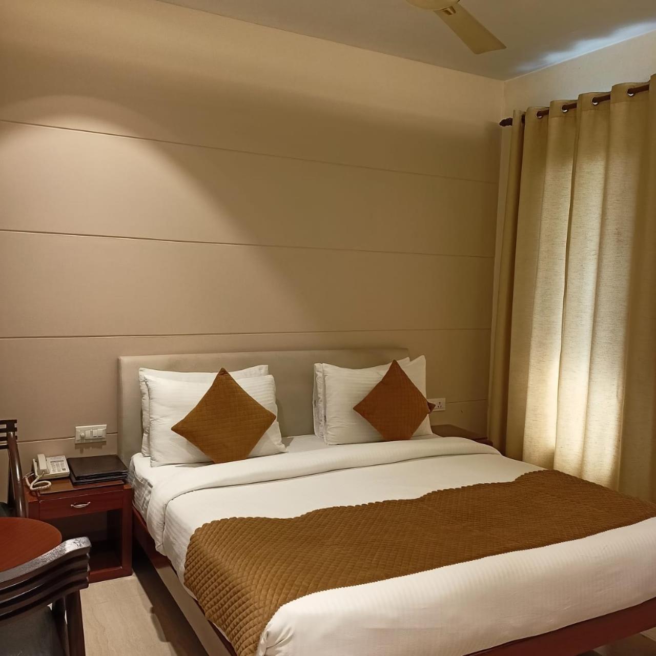 Cosy Grand, Chanakyapuri By The Cosy Hotels New Delhi Exterior foto