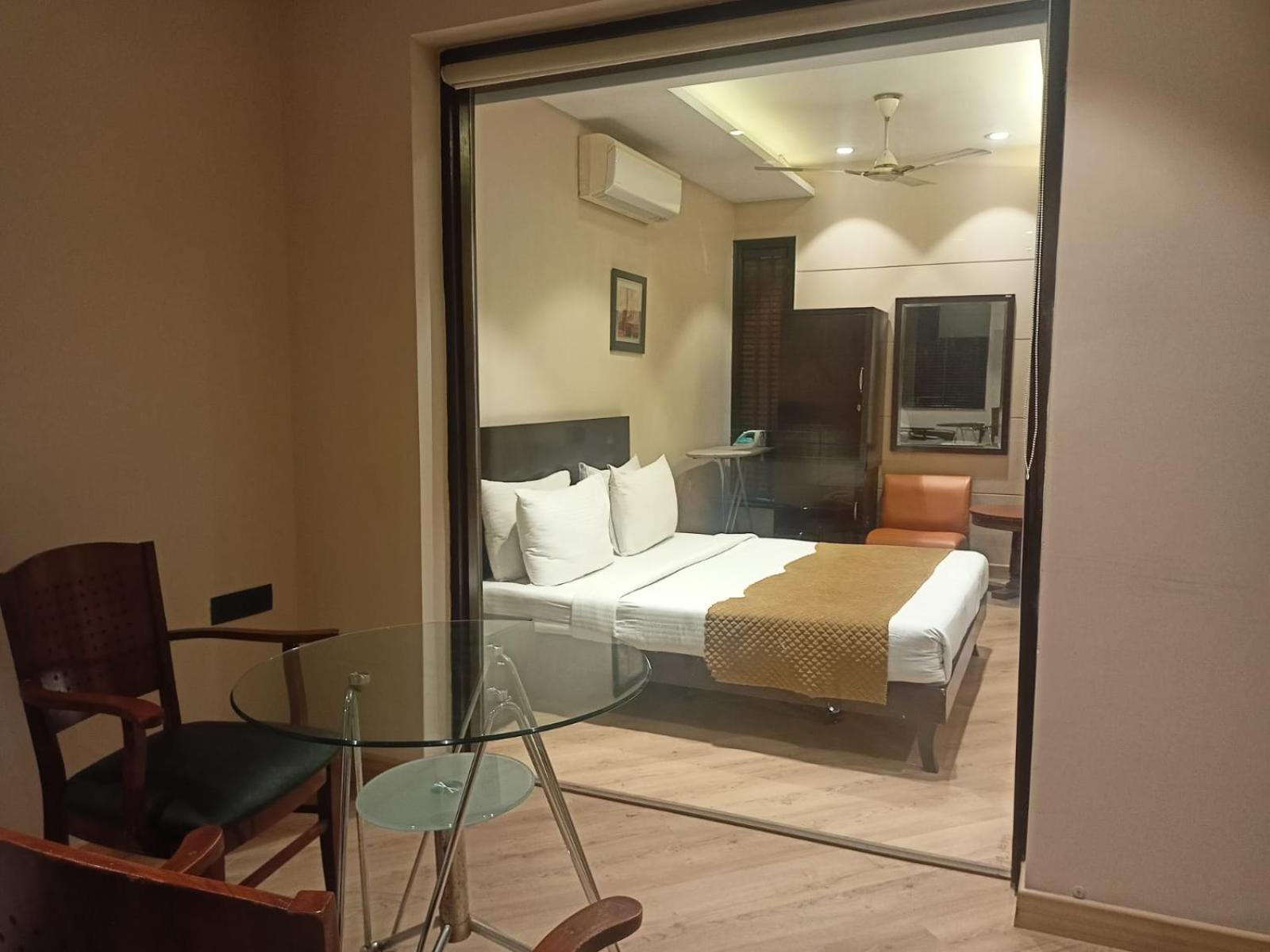 Cosy Grand, Chanakyapuri By The Cosy Hotels New Delhi Exterior foto
