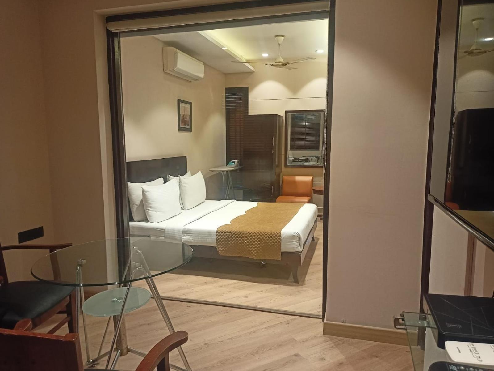 Cosy Grand, Chanakyapuri By The Cosy Hotels New Delhi Exterior foto