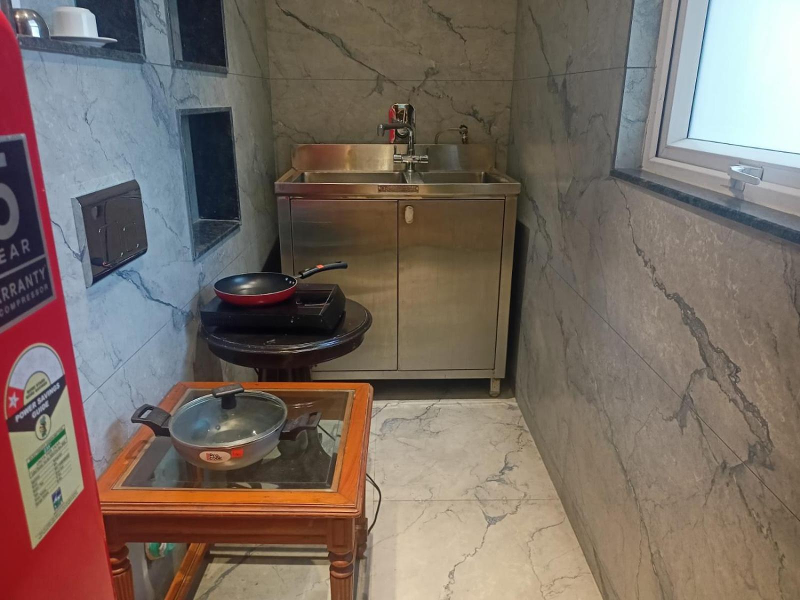 Cosy Grand, Chanakyapuri By The Cosy Hotels New Delhi Exterior foto
